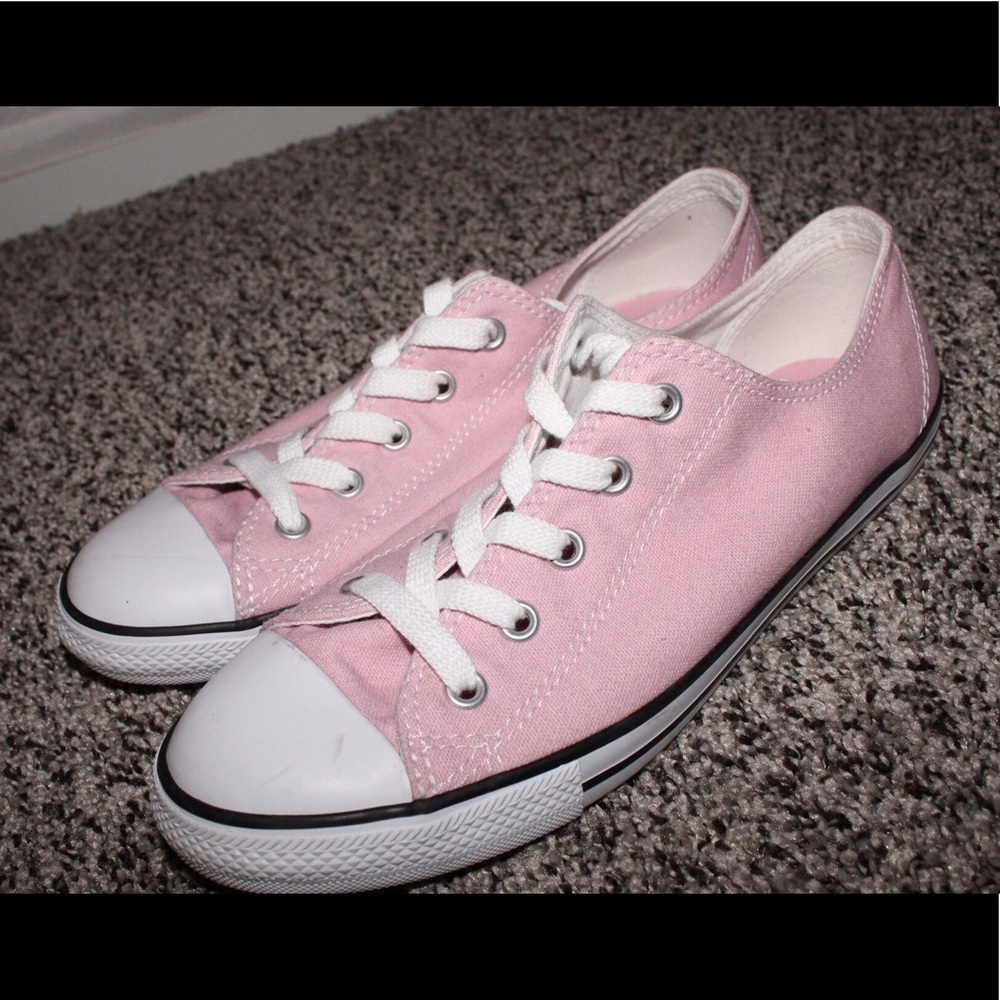 Baby pink low converse!